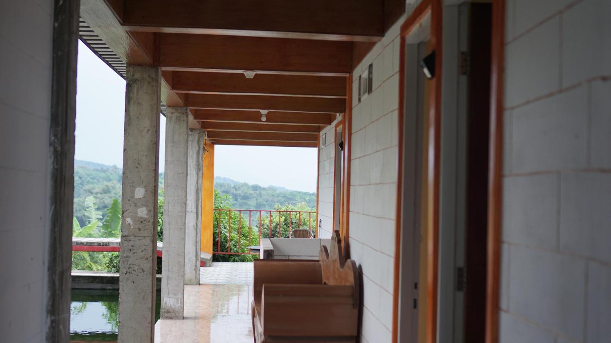Spot On 93943 Sakinah Homestay Bromo Syariah Near Rest Area Wringinanom Маланг Екстериор снимка
